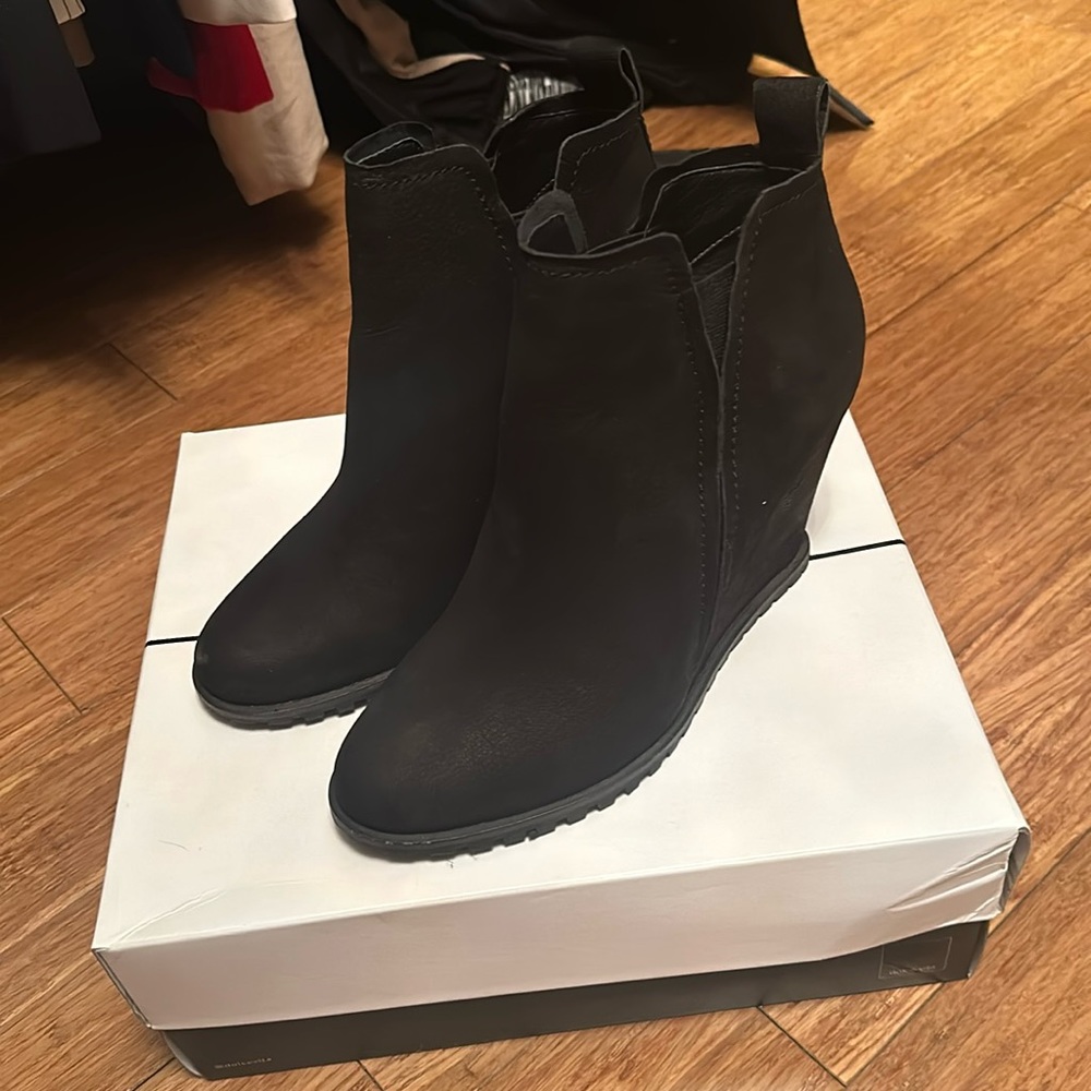 Dolce Vita black wedge booties worn maybe once — LIKE NEW! Size 8.5